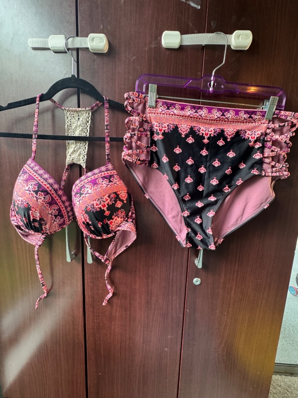 Bikini - Picture 2 of 12
